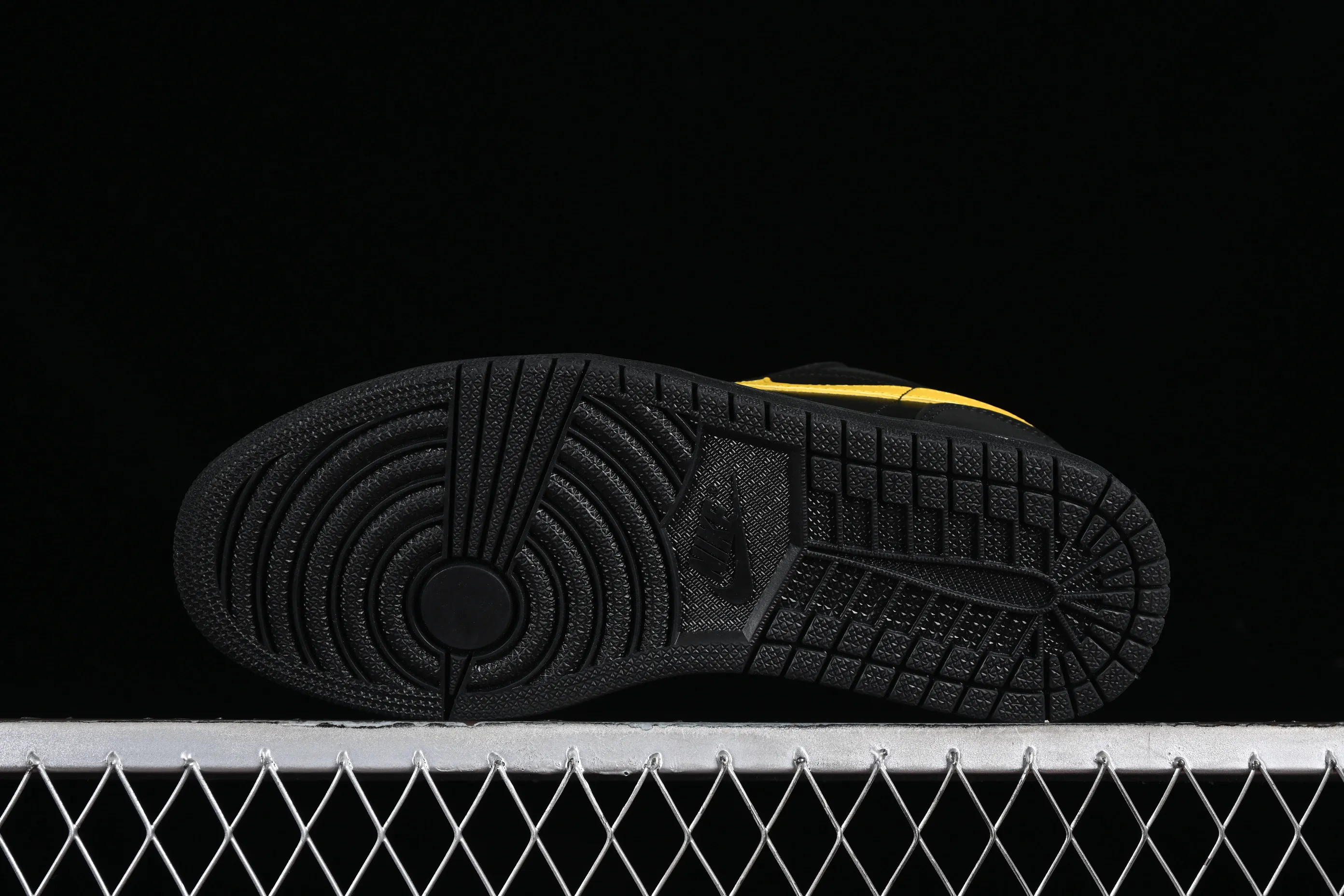 All categories Air Jordan Jordan series basketball shoes Air Jordan 1 Low Z version Air Jordan 1 Low AJ1 Joe 1 black gold hook low-top cultural leisure sports sneakers 553558-071